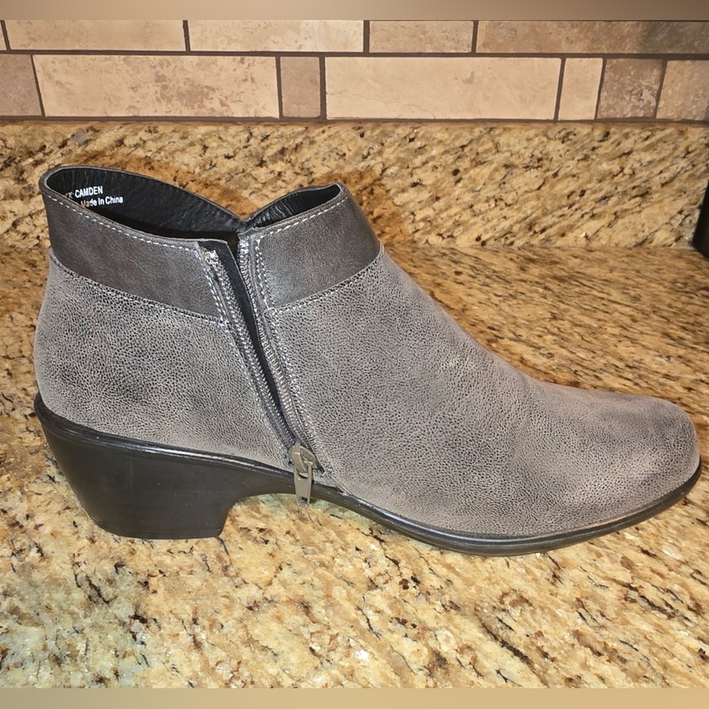 Aerosoles Camden Grey Ankle Bootie Size 11